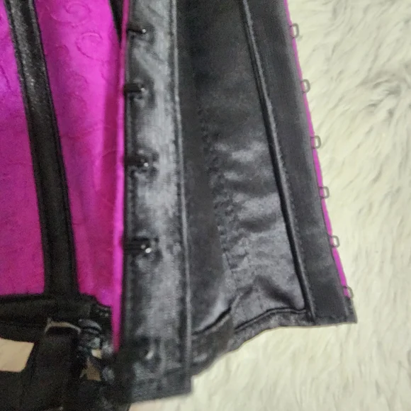 Beautiful Violet Corset - Picture 11 of 14